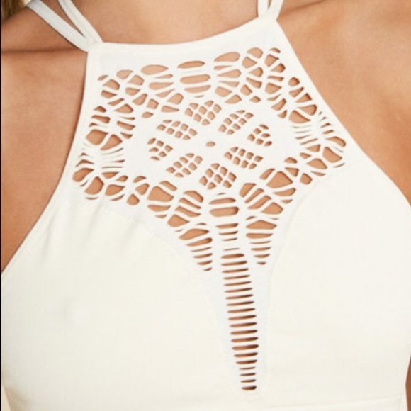 ❌SOLD❌CREAM CUT OUT HALTER BRALETTE TOP✨ - Picture 5 of 6
